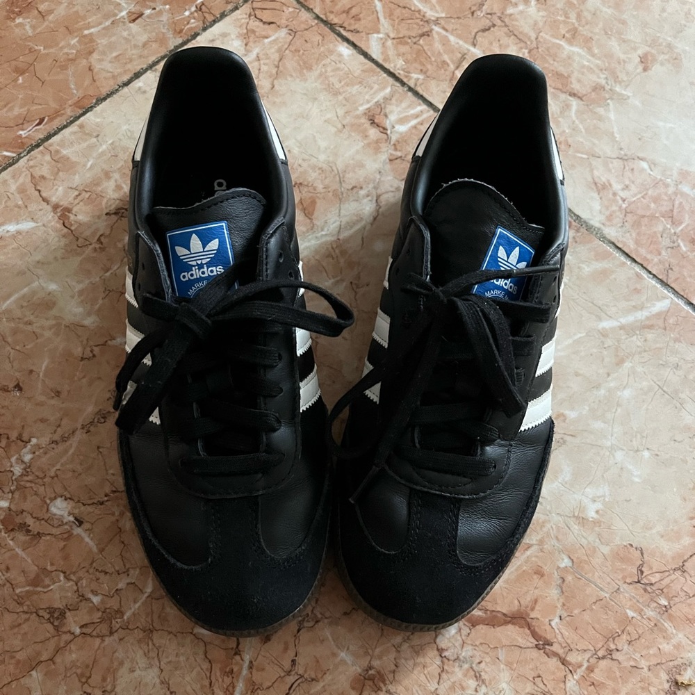 Adidas womens sneakers size 7 rarely used